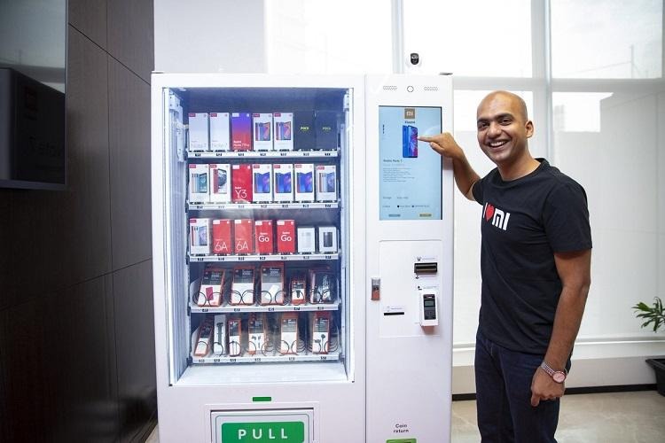 Manu Kumar Jain launching Mi Express Kiosk (vending machine) in Bengaluru