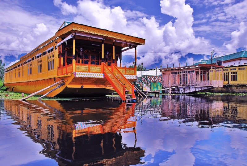 Kashmir house boat-Places to visit in Kashmir