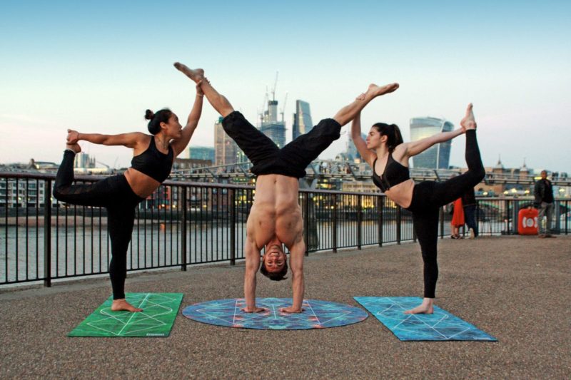 Kids find balance and mindfulness through yoga classes - ABC News