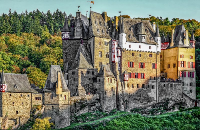 Image of Burg Eltz by analogicus from Pixabay 